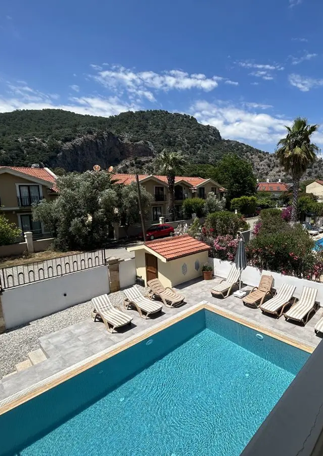 Villa Allure pool
